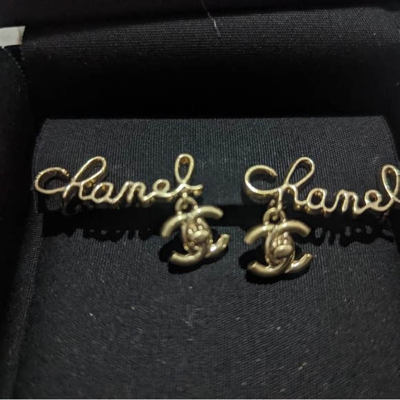 NEW BNIB CHANEL EARRINGS - Picture 1 of 4
